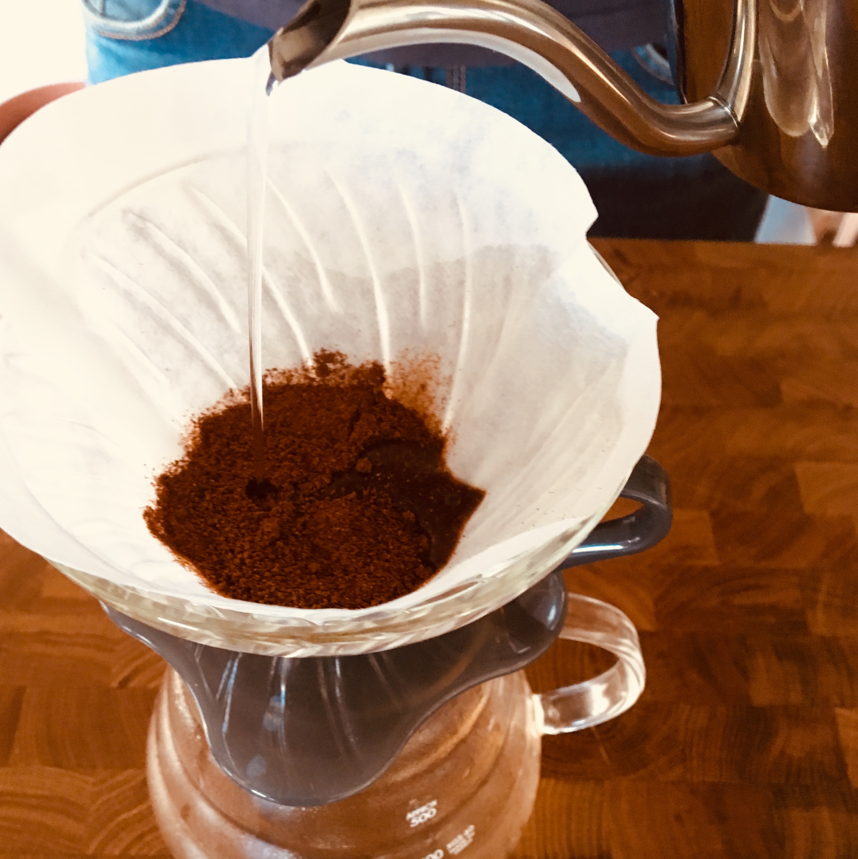 Utiliser la cafetière V60 d'Hario